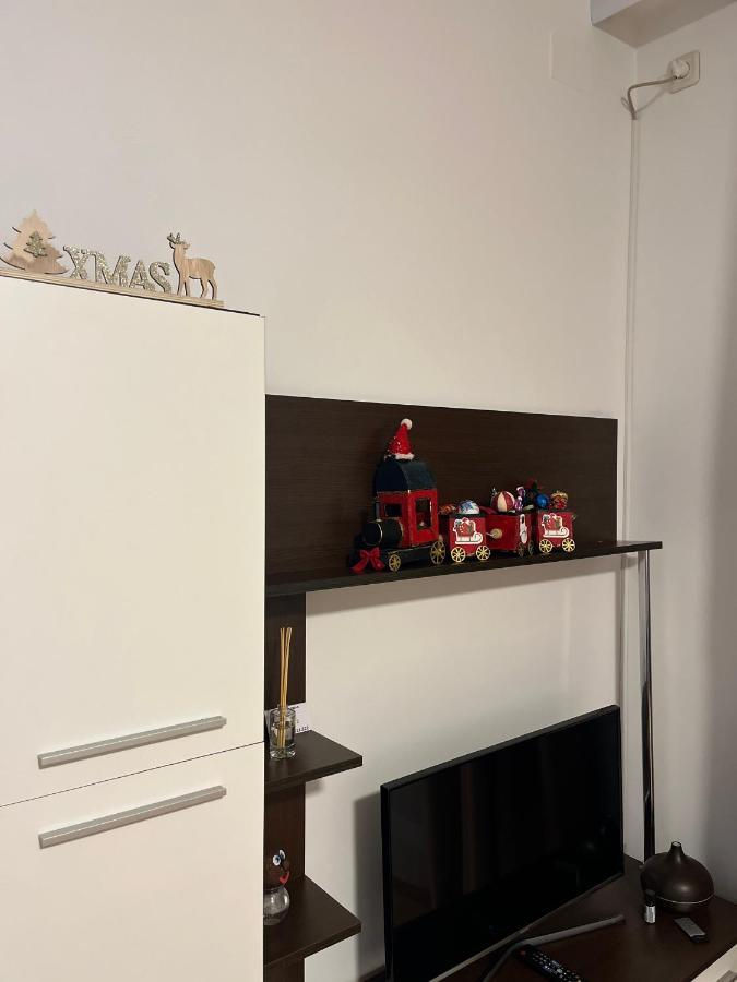 Anissia Apartament Apartment ซินายา ภายนอก รูปภาพ